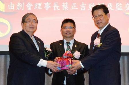 從會員到常務理事 白中仁深耕協會擔任觀光產業資訊協會新任理事長