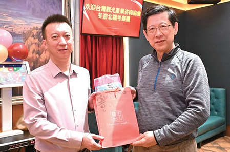 行家旅遊執行長白中仁率旅遊考察團遠赴新疆考察